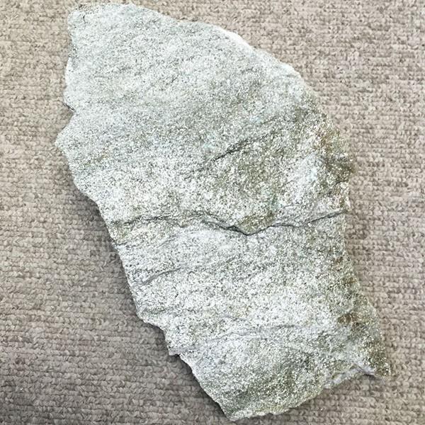 バドガシュタイン鉱石(約900g)放射線量約24.6μSv : ケィ バドガシュタイン鉱石(約900g)放射線量約24.6μSv : ケィ