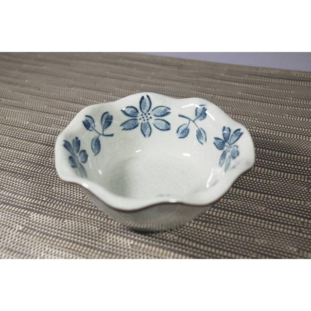 KB030　フリル小鉢クレマチス10cm [美濃焼/日本製/陶磁器/変形/手業/グレー/花/和風/副菜/おしゃれ/かわいい/居酒屋/旅館/料亭/業務用] | 