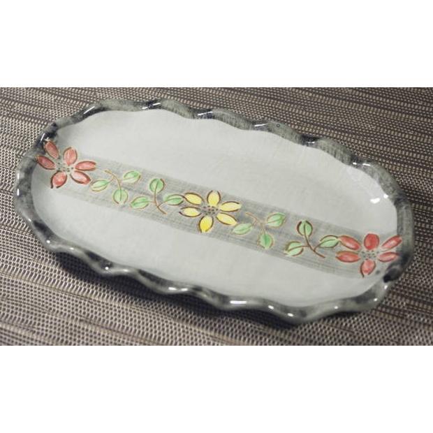 彩クレマチスフリル焼き物皿 [美濃焼/日本製/陶磁器/和食器/変形/楕円/手業/グレー/花/和風/中皿/おしゃれ/かわいい/居酒屋/旅館/料亭/業務用] | 