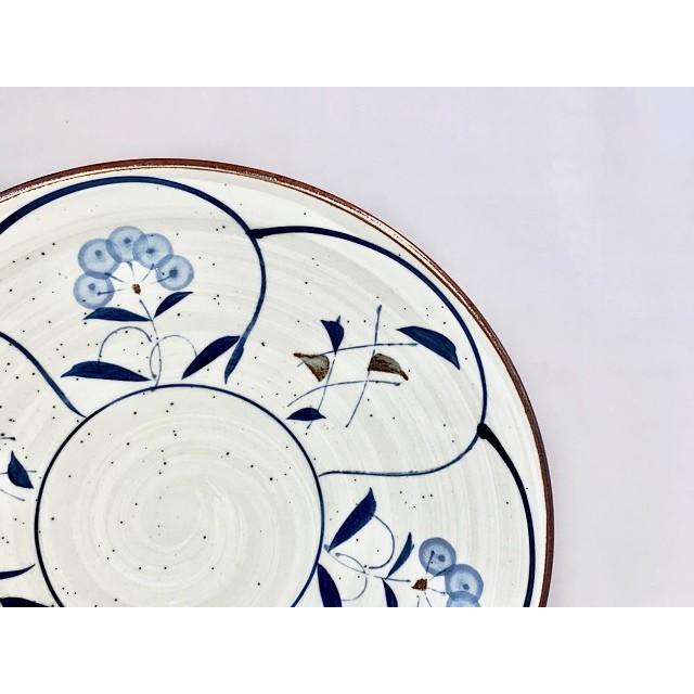 手描き間取草花8寸皿  [美濃焼/日本製/陶磁器/和食器/和風/大皿/グレー/灰色/盛皿/おしゃれ/手書き/大きい/丸/旅館/料亭/レストラン/アウトレット込み] |  | 02