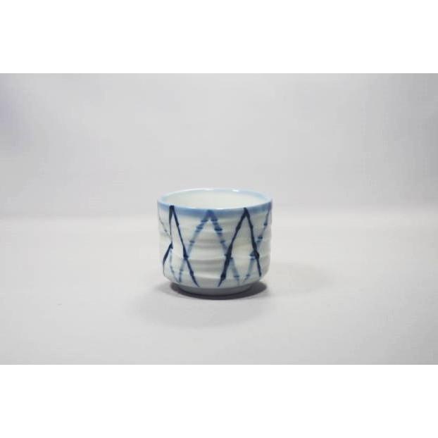 SK009　手描き古染十草　盃 [美濃焼/日本製/陶磁器/和風/お猪口/おちょこ/ぐい呑み/白/青/日本酒/お酒/熱燗/レストラン/料亭/旅館/居酒屋/業務用] | 