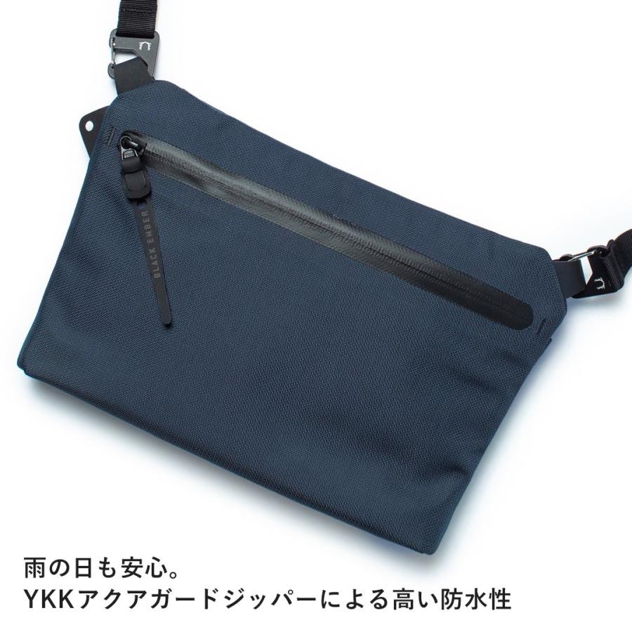 ブラック サコッシュ エンボスロゴ エンボスチェックスクウェアサコッシュ（バッグ）｜BLACK LABEL