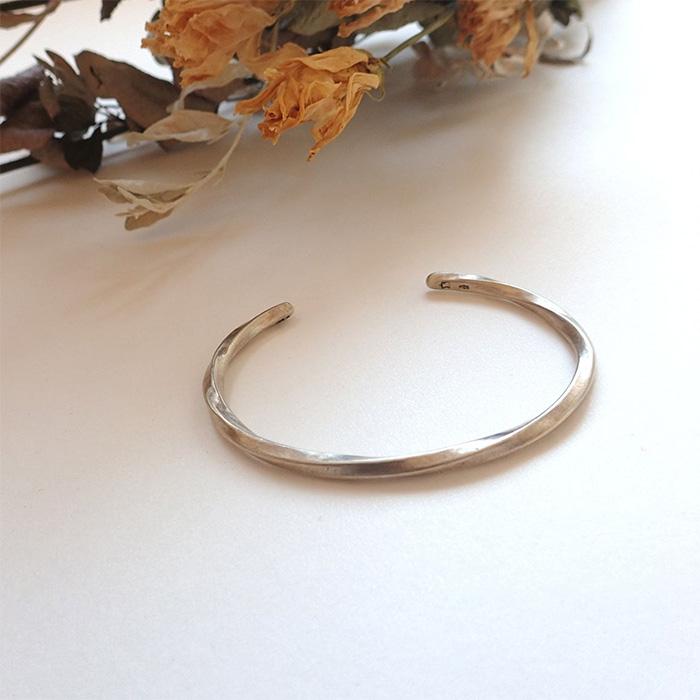 MANANAS（マナナス） 30%OFFセール Twisted Bangle -SLIM/LADY'S SIZE