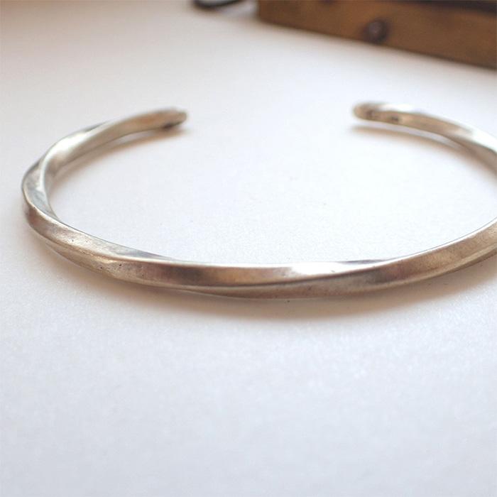 MANANAS（マナナス） 30%OFFセール Twisted Bangle -SLIM/LADY'S SIZE