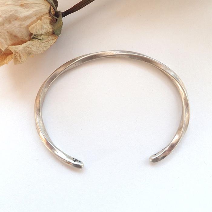 MANANAS（マナナス） 30%OFFセール Twisted Bangle -SLIM/LADY'S SIZE