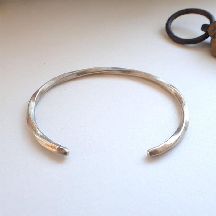 MANANAS（マナナス） 30%OFFセール Twisted Bangle -SLIM/LADY'S SIZE