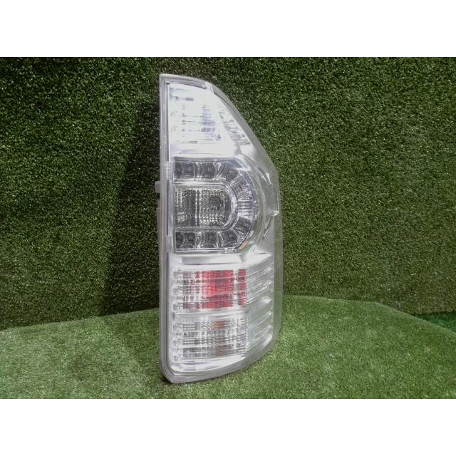 ヴォクシー DBA-ZRR70W 右テールランプ : 啓愛社 千葉リサイクル工場