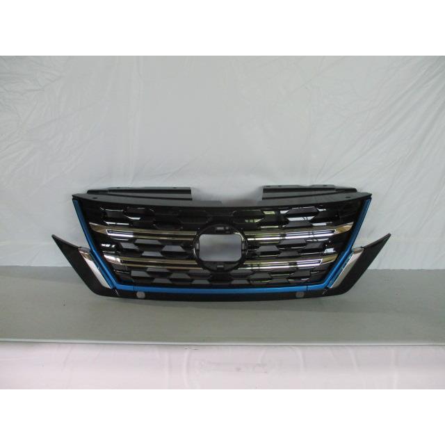 □特選！中古品□ NISSANセレナe-POWERフロントグリル