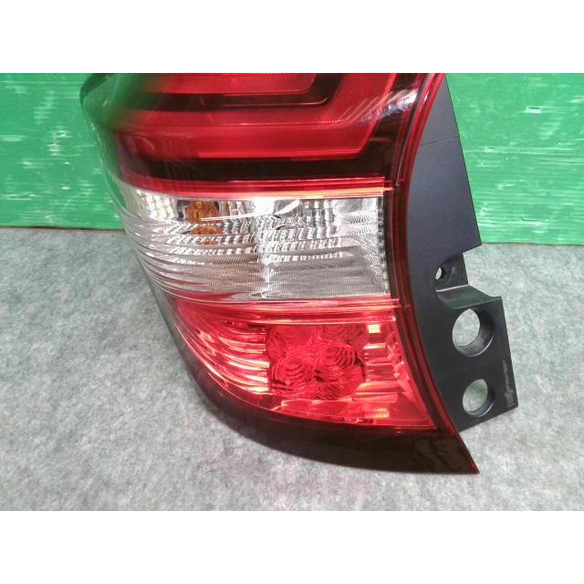 日産ノートE12 テールレンズ　リアランプ 左側 26555-5WKOB ノート DBA-E12 左テールランプ X 26555-5WK0B : 啓愛社 姫路