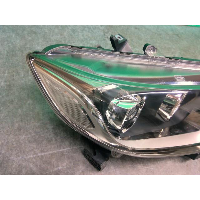 フィット DBA-GK4 右ヘッドランプ 33100-T5A-J41 フィット DBA-GK4 右ヘッドランプASSY 13G Lパッケージ 4WD 33100-T5A