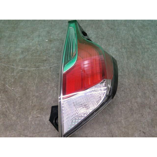 アクア DAA-NHP10 右テールランプ S スタイルブラック 81551-52D01