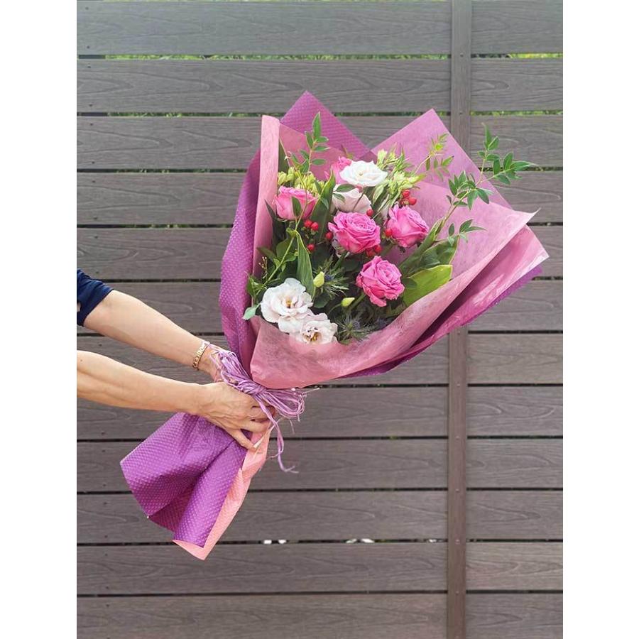 鮮やかな色合いが素敵なバラの花束 花束 おしゃれ 誕生日 結婚祝い 結婚記念日 プレゼント 還暦祝い 女性 恋人 ピンク 赤 バラ プロポーズ 婚約祝い 薔薇 22 Rose1 京阪園芸ヤフー店 通販 Yahoo ショッピング