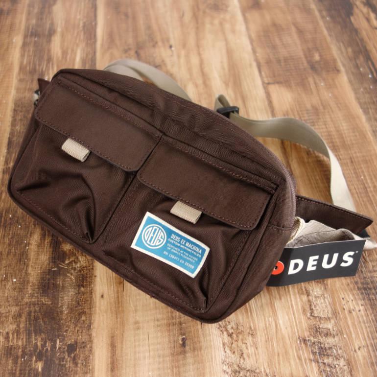 DEUS EX MACHINA（デウスエクスマキナ） ボディバッグ ブラウン
