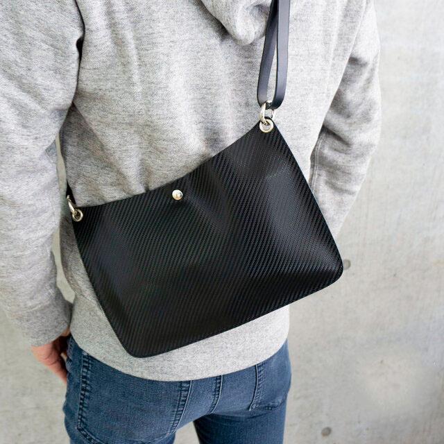 イタリアンレザー サコッシュ カーボンレザー革 レザー 黒 ブラック