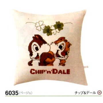 クッションカバー　オリムパス刺繍糸のクッションカバー手編みhandwork 刺しゅうキット クッションカバー フラワーリース（ベージュ） 5971