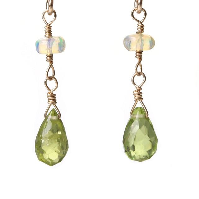 KEIUNDO ペリドット&エチオピア産プレシャスオパール14KGFピアス 高級ケース付 |  | 01