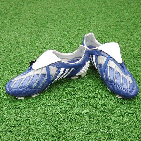 adidas Predator ホワイト/ブルー スパイク adidas プレデターパワースワーブTRX HG+ トゥルーブルー