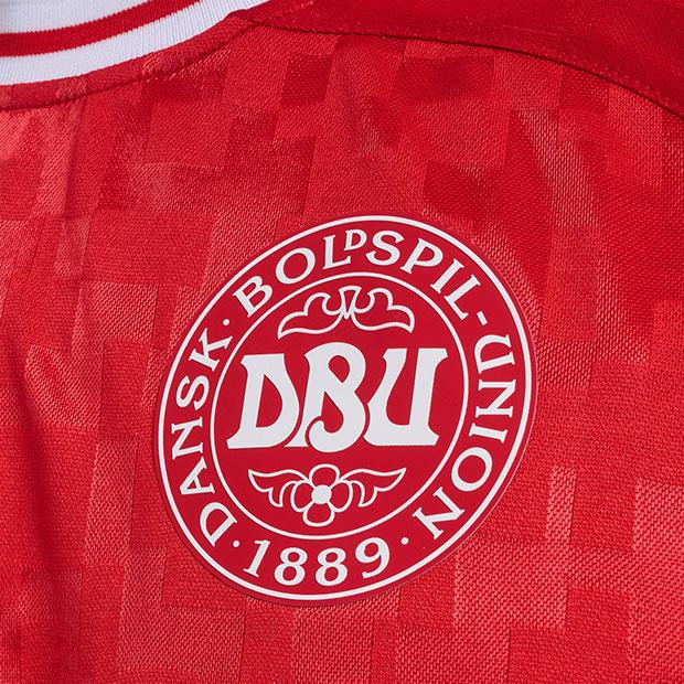 デンマーク代表|2024|ホーム|半袖レプリカユニフォーム　【hummel|ヒュンメル】ナショナルチームレプリカウェアーhm225005-3365 hummel（ヒュンメル） デンマーク代表 2024 ホーム 半袖レプリカ