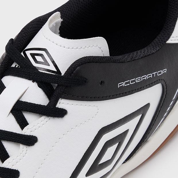 umbro（アンブロ） アクセレイター サラ WIDE IN ホワイト×ブラック