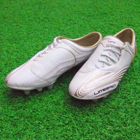 umbro（アンブロ） エックスレボリューション2 ホワイト×ゴールド