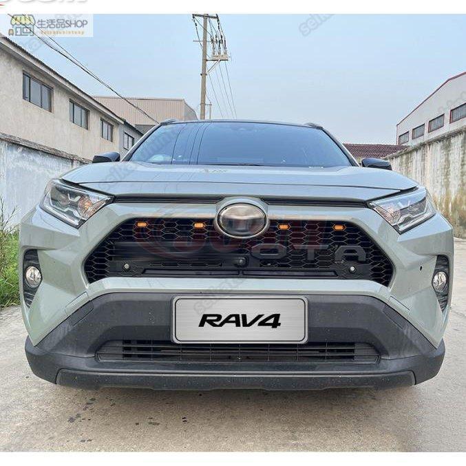 JCSM フロントグリル トヨタ RAV4 GRILLE専用 4連 LED グリルマーカー グリルバッジ付き 外装 カスタム パーツ フロントグリル ガーニッシュ(2019-2022) : a005d2a6 : JCSMストア - 通販 - Yahoo!ショッピング JCSM フロントグリル トヨタ RAV4 GRILLE専用 4連 LED グリルマーカー グリルバッジ付き 外装 カスタム パーツ フロントグリル ガーニッシュ(2019-2022) : a005d2a6 : JCSMストア - 通販 - Yahoo!ショッピング