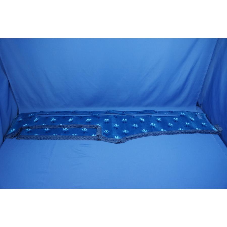 金華山　コスモス　ブルー　いすゞギガ 金華山ダッシュボードマット コスモス 2t 標準 / トラック用品