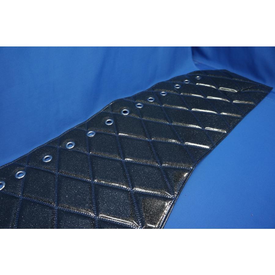 UDクオン用 リング付ダッシュマット ブラックラメ/青糸 : トラック