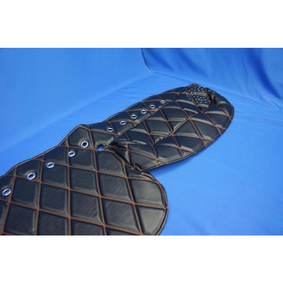 17レンジャー用 リング付ダッシュマット 艶消しブラックオレンジ糸