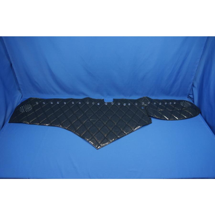 17プロフィア用 リング付 ダッシュマット ブラックラメ : トラック