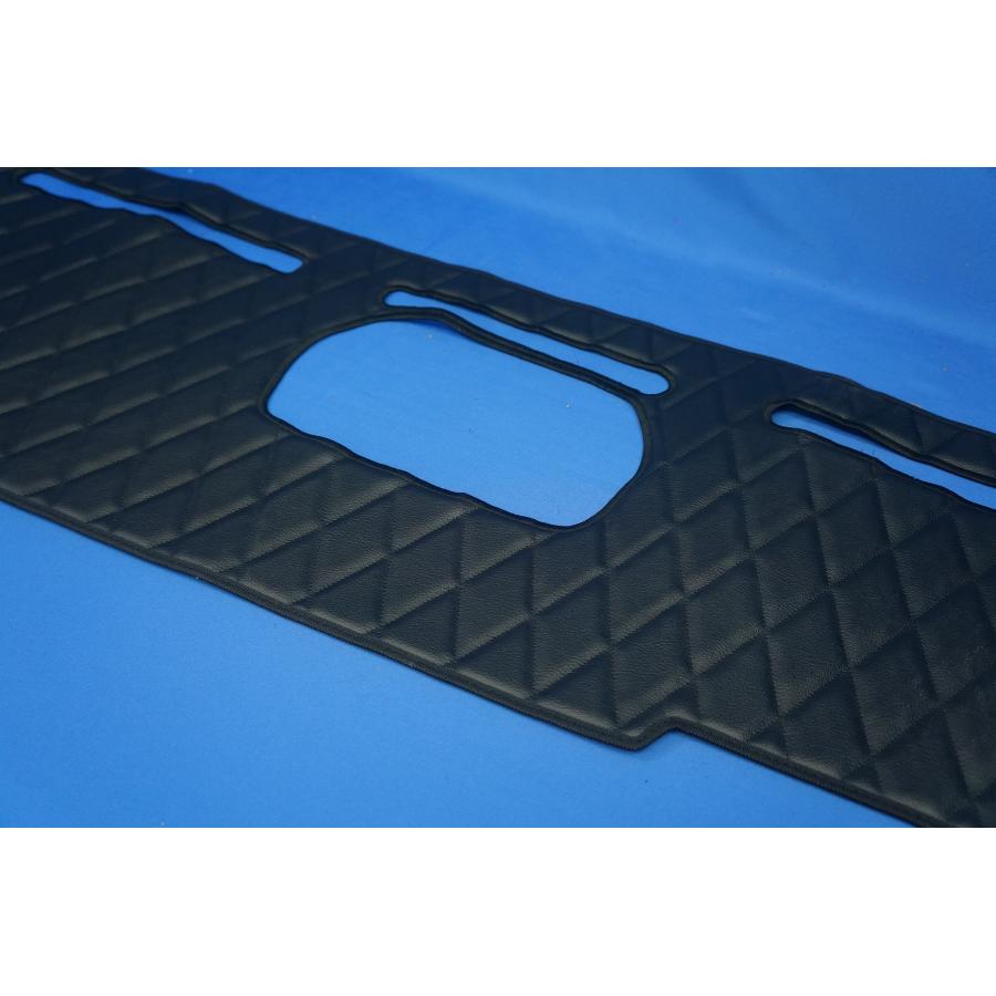 23エルフ ハイキャブ標準用 ダッシュマット 艶消しブラック : トラック