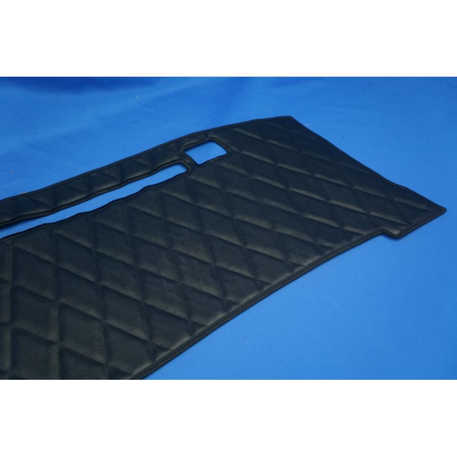 23エルフ ハイキャブ標準用 ダッシュマット 艶消しブラック : トラック