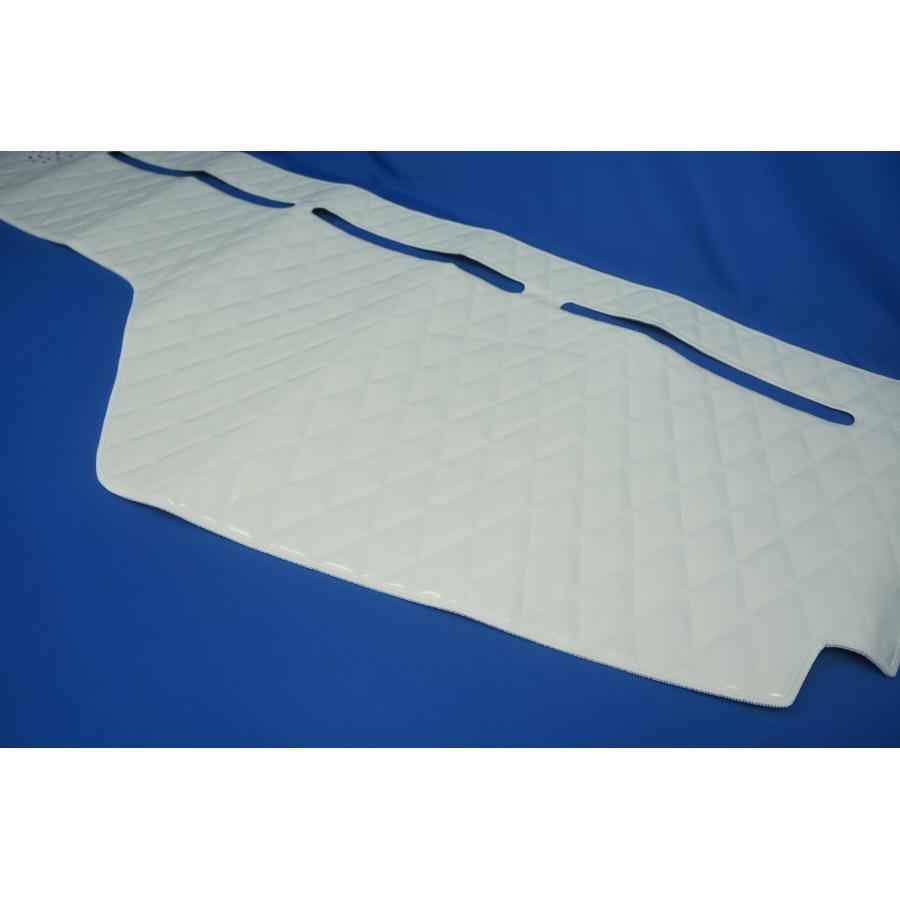 グランドプロフィア用 ダッシュマット ホワイト : トラックショップ