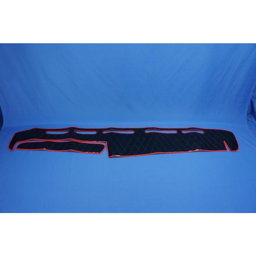 NEWキャンター用 ダッシュマット ブラック/赤糸 : トラック NEWキャンター用 ダッシュマット ブラック/赤糸 : トラック