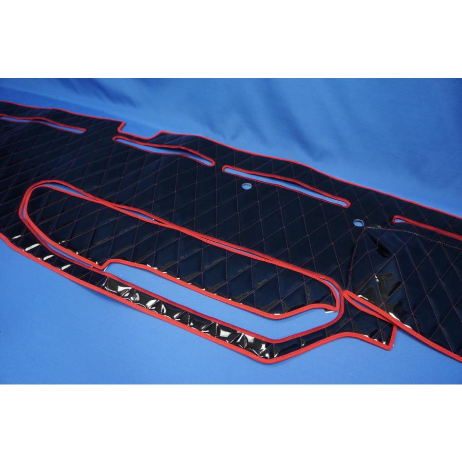 17レンジャー用 ダッシュマット 小物入れ付き車 ブラック赤糸