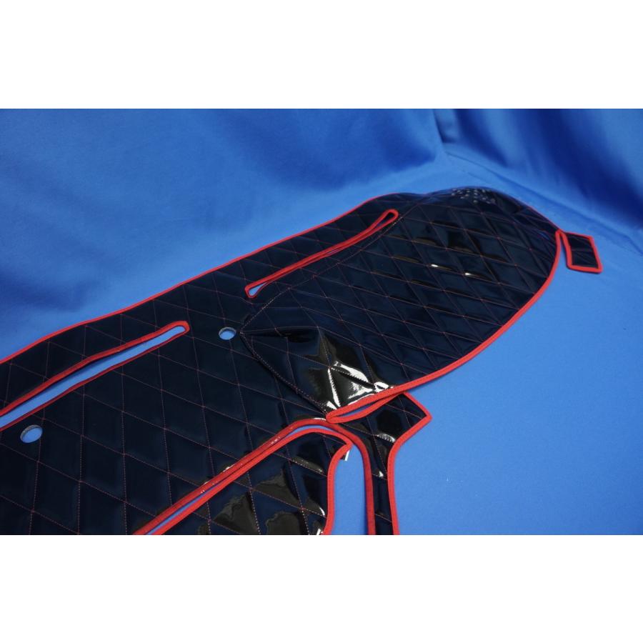 17レンジャー用 ダッシュマット 小物入れ付き車 ブラック赤糸