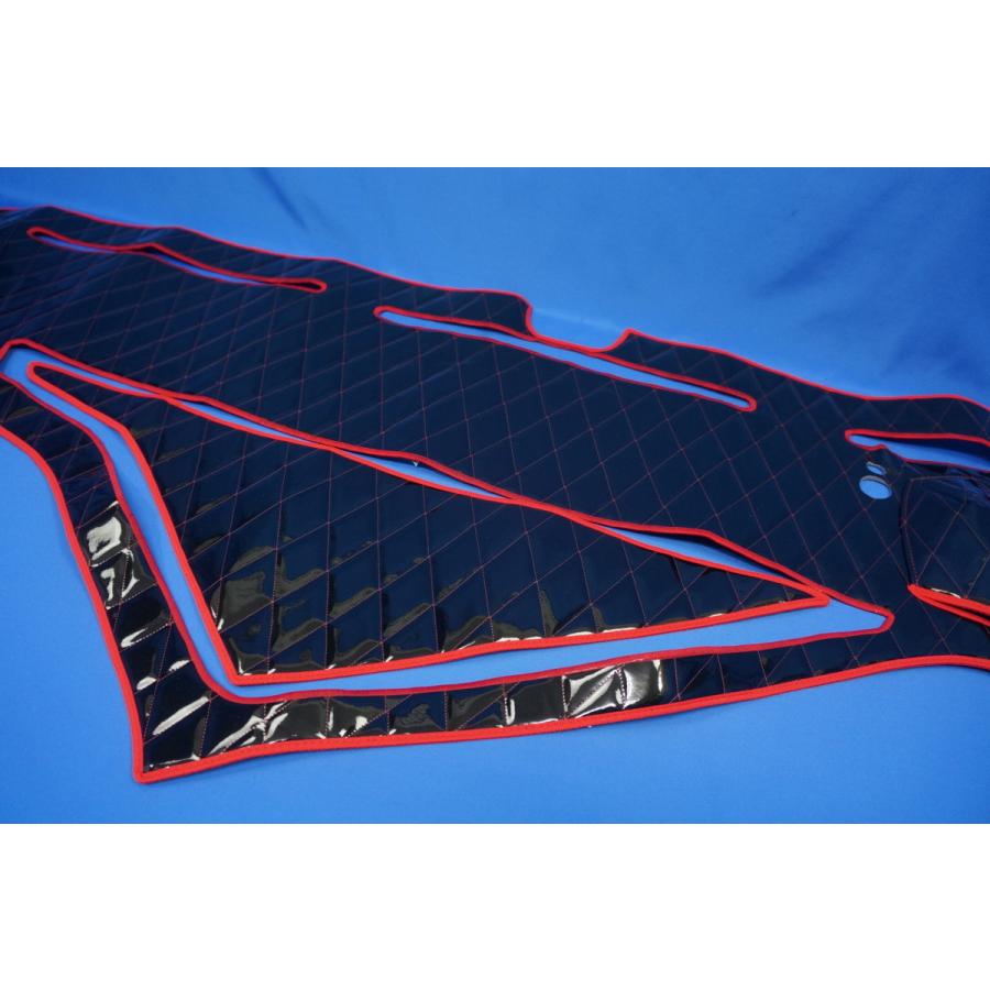 17プロフィア用 ダッシュマット 小物入れ付き車 ブラック赤糸