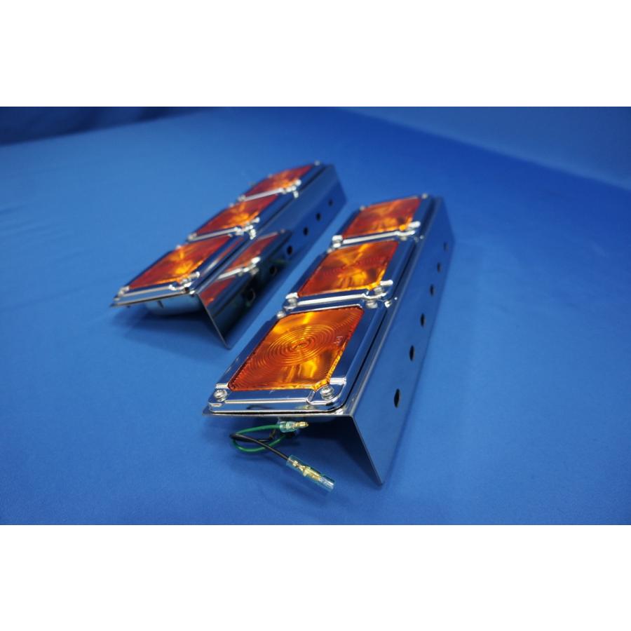新品未使用KOITO小糸バス用ウインカー 3連ステー付きアンバーレンズ左右セット 新品未使用KOITO小糸バス用ウインカー 3連ステー付きアンバー