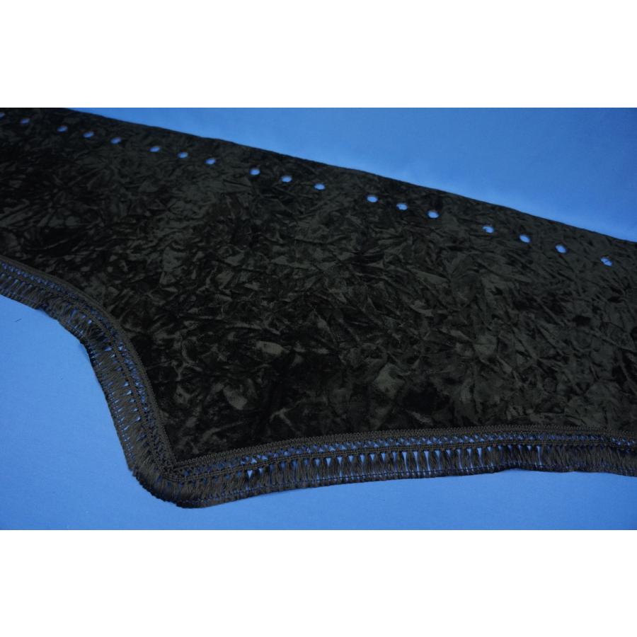 UDクオン用 チンチラ ダッシュマット ブラック : トラックショップ