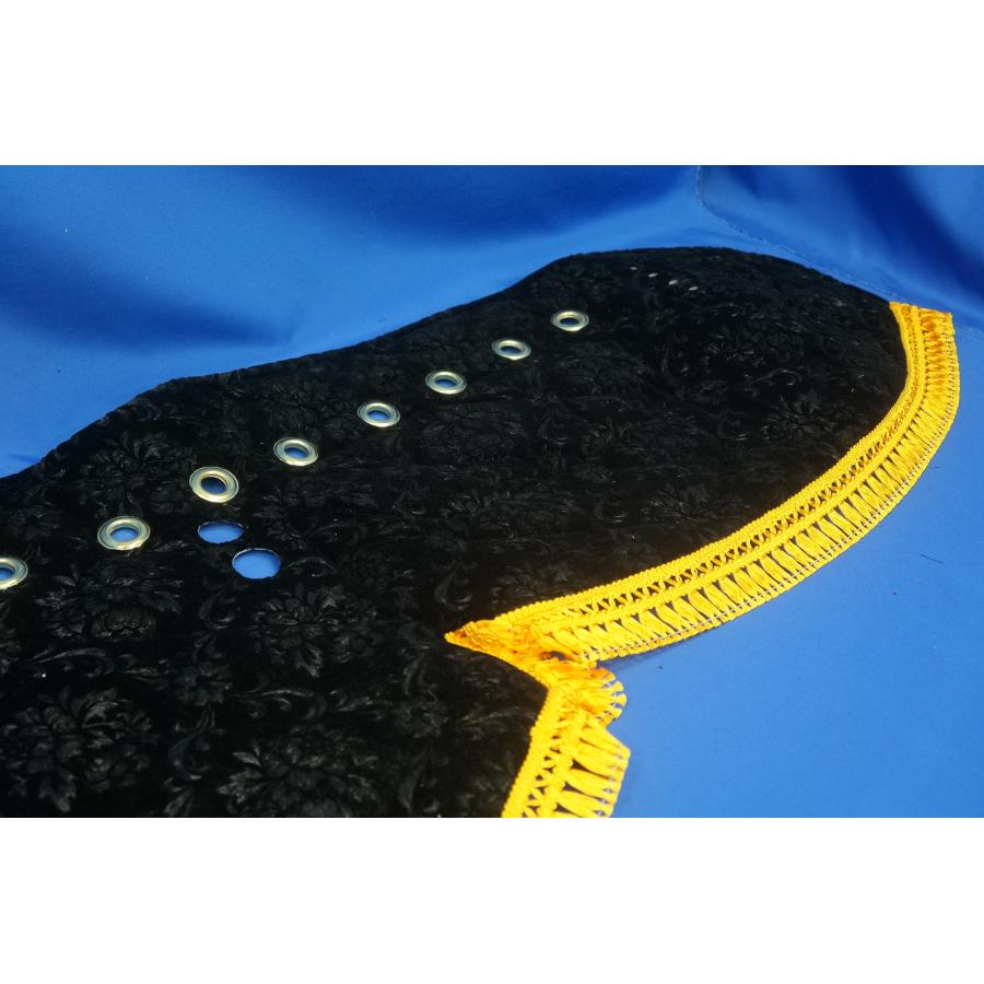 17プロフィア用 ローレル 縦柄 ダッシュマット ゴールドリング付き