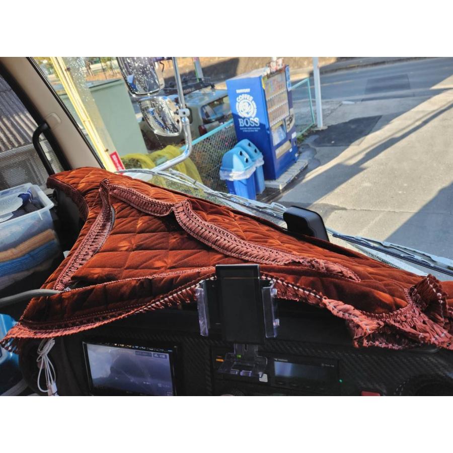 17プロフィア 小物入れ付き車用 ローレル 縦柄 ダッシュマット リング
