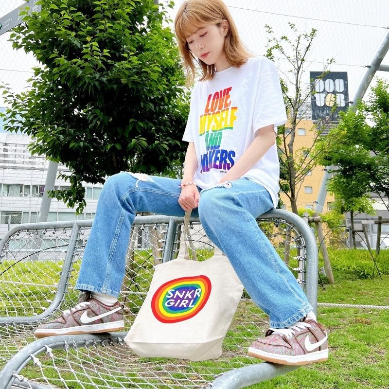 『SNKRGIRL Rainbow Tee(Love, Myself And Sneakers.) 』レインボーオリジナルメッセージTシャツ｜keyoflife-plus-shop｜08