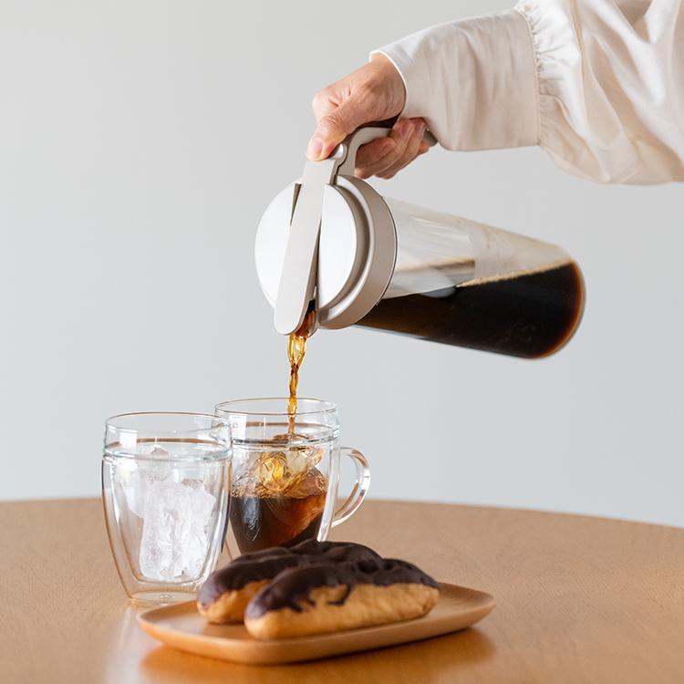 日本製 国産 キッチン用品 水筒 冷水筒 冷水ポット ピッチャー 無地 冷蔵庫 冷蔵庫収納[ワンタッチハンディジャグ 1.2L KEYUCA ケユカ] | KEYUCA | 04