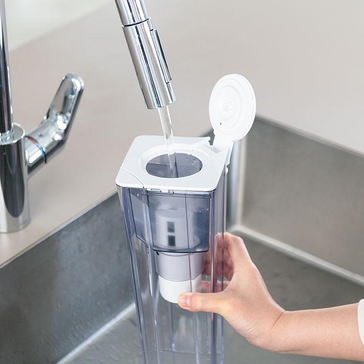 日本製 国産 浄水器 コンパクト スリム 軽量 カートリッジ付き｜ 片手で注げる浄水ポット0.9L  KEYUCA(ケユカ) (グッドプライス) | KEYUCA | 12