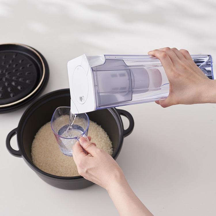日本製 国産 浄水器 コンパクト スリム 軽量 カートリッジ付き｜ 片手で注げる浄水ポット0.9L  KEYUCA(ケユカ) (グッドプライス) | KEYUCA | 16