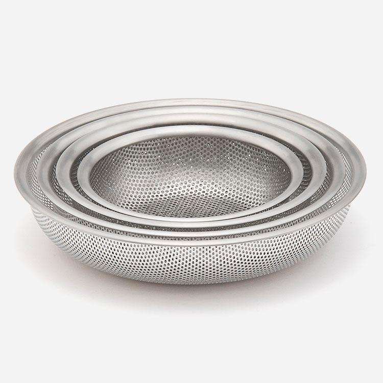 パンチングストレーナー浅 23cm ステンレス ざる 水切り良好 麺類や野菜の下ごしらえに ｜ KEYUCA Looza パンチングストレーナー浅 23cm ケユカ | KEYUCA | 02