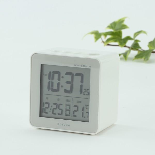 置き時計 時計 電波時計 置き型 デジタル 温度|cube 電波クロック ホワイト 目覚まし時計 W74×H72×D50mm ライト付き KEYUCA ケユカ | KEYUCA