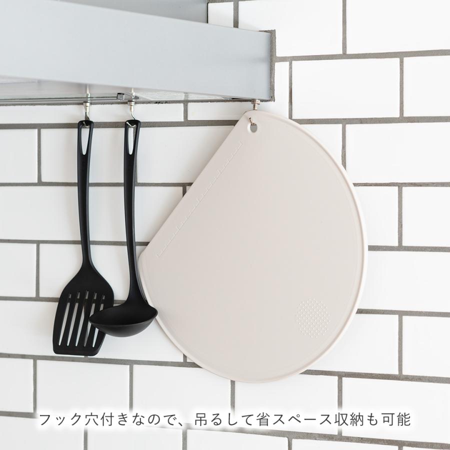 調理器具 キッチン用品 カッティングボード シンプル フック穴付き 熱湯消毒可 食洗機可 ｜ 抗菌 滑りにくいD型まな板  KEYUCA(ケユカ) | KEYUCA | 02
