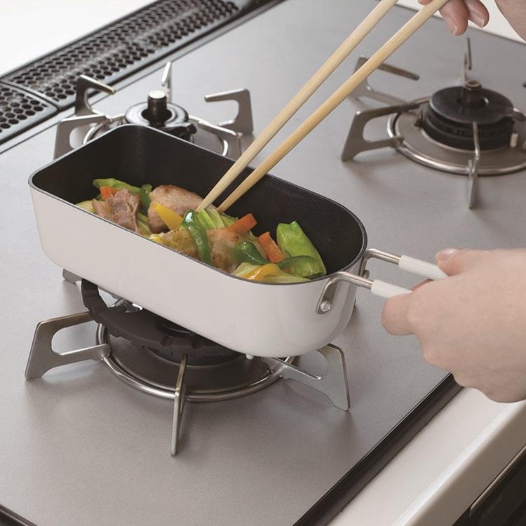 鍋 フライパン キッチン用品 調理器具 直火 無地 シンプル ｜ 立つスティックパン ライトグレー  KEYUCA(ケユカ) | KEYUCA | 05