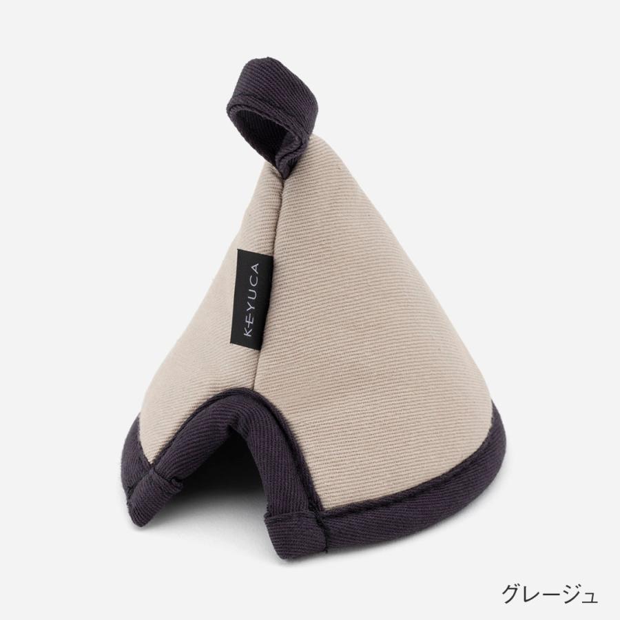滑り止め ループ紐付き 鍋蓋つまみ オーブン 安定したつまみ心地 かわいい 調理道具｜ 耐熱ゴム付き三角ミトン  KEYUCA(ケユカ) | KEYUCA | 03