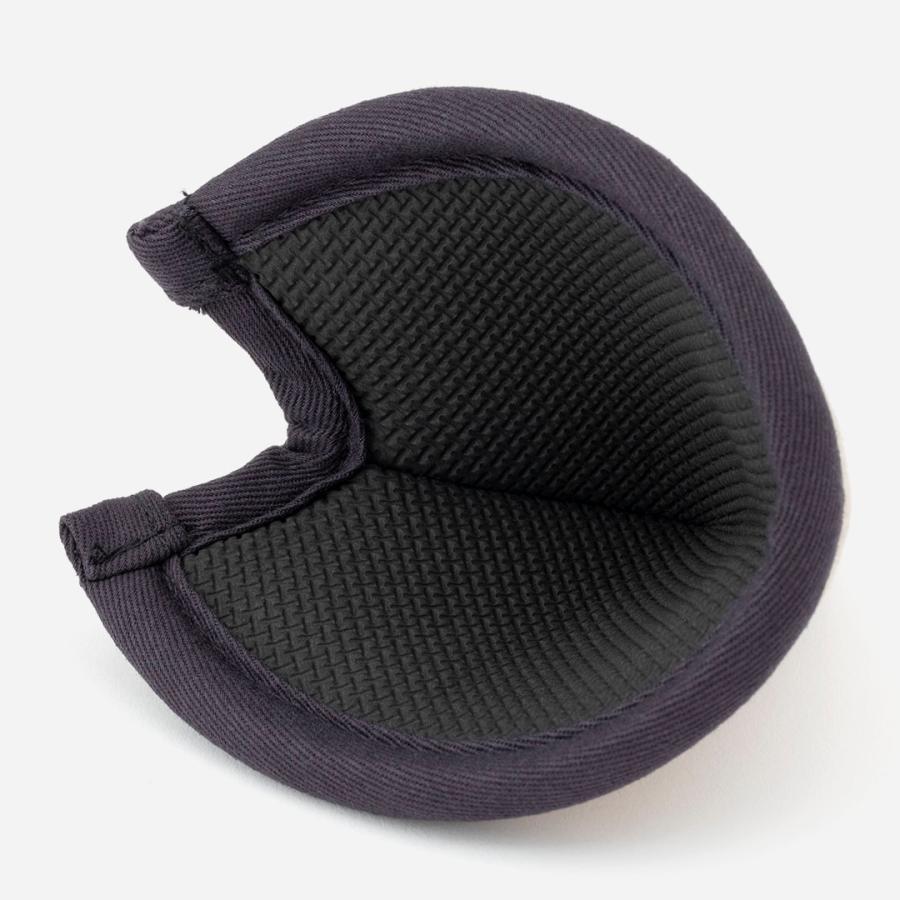 滑り止め ループ紐付き 鍋蓋つまみ オーブン 安定したつまみ心地 かわいい 調理道具｜ 耐熱ゴム付き三角ミトン  KEYUCA(ケユカ) | KEYUCA | 04